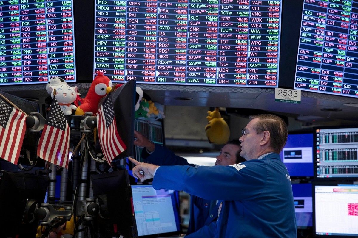 U.S. Stock Market Holds Near Record Highs Amid Holiday Tradin
